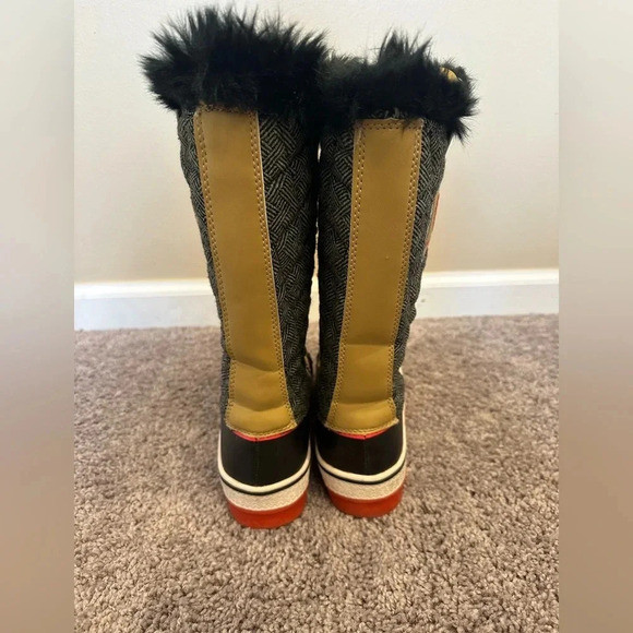 Canadiana Women’s Faux Fur Lace Up Waterproof Winter Snow Boots Size 6 - Picture 3 of 7